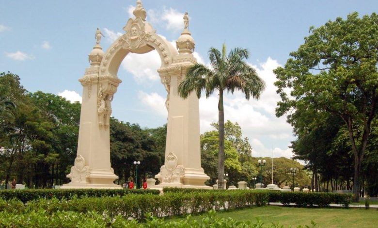 Imagen de archivo - Arco en el Campo de Carabobo