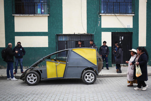 Auto eléctrico boliviano