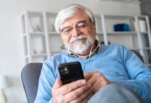 Imagen referencial principal - Cómo ayudar a los adultos mayores para que estén alertas ante estafas online - Suministrada por ESET y Comstat R