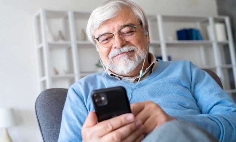 Imagen referencial principal - Cómo ayudar a los adultos mayores para que estén alertas ante estafas online - Suministrada por ESET y Comstat R