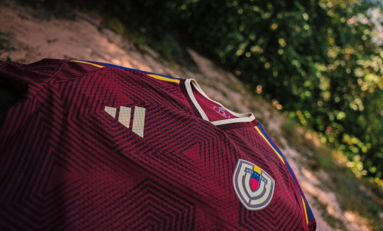 Nueva camiseta adidas Vinotinto
