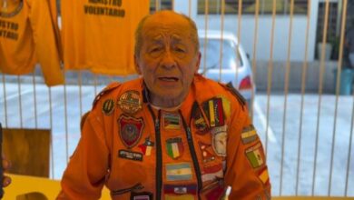 El rescatista mexicano de 80 años que atiende por tercera vez un desastre en Venezuela