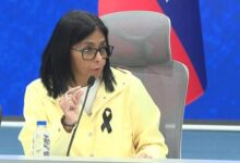 Delcy Rodríguez agradece a Bad Bunny por su solidaridad y ayuda con Venezuela