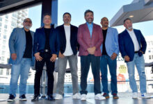 La banda mexicana Intocable recibe una estrella en el Paseo de la Fama de Hollywood
