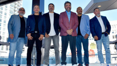 La banda mexicana Intocable recibe una estrella en el Paseo de la Fama de Hollywood