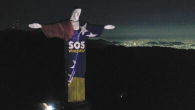 El Cristo de Río de Janeiro rinde homenaje a las víctimas de los terremotos en Venezuela