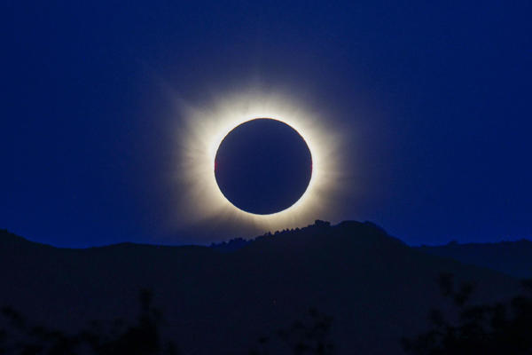 El espectáculo astronómico continúa con otro eclipse total en 2027 y uno anular en 2028