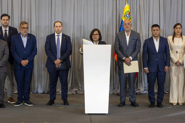 Primeros acuerdos del diálogo en Venezuela apuntan a la Justicia y al oro en Inglaterra