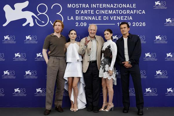 Orlando Bloom y las hermanas Mara animan la alfombra roja veneciana