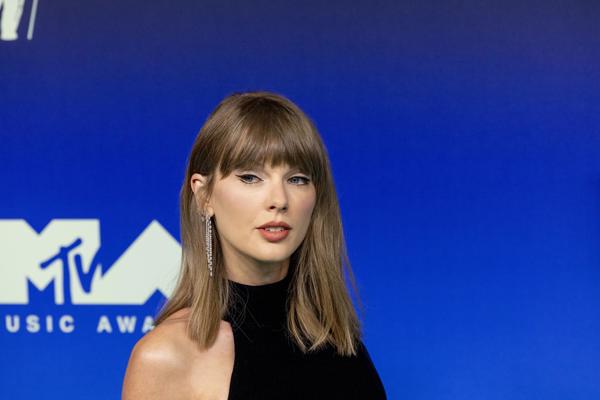 Taylor Swift, la más premiada de la historia de los VMAs y Madonna, artista del año