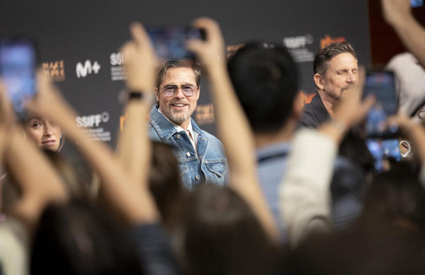 Brad Pitt: "En mis días más oscuros, contar mis problemas a familia y amigos lo fue todo"