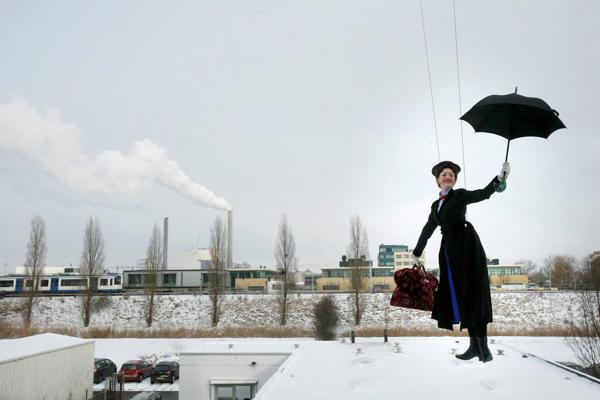 'Mary Poppins' regresará con una serie de acción real más fiel a los libros