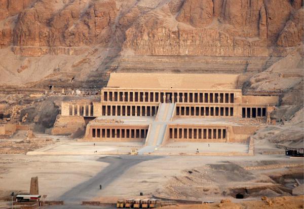 Egipto crea un comité para organizar el turismo durante el eclipse solar total de 2027