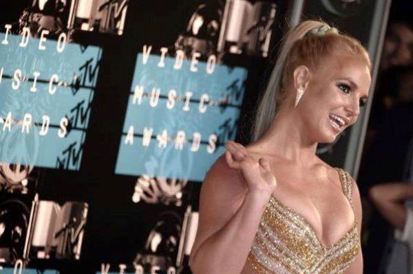 Britney Spears lanza 'She'll Never Be Me' para celebrar los veinticinco años de su álbum 'Britney'