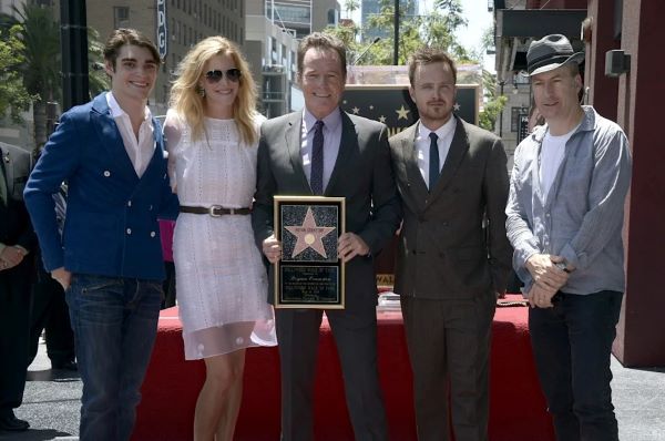 Bryan Cranston homenajea a RJ Mitte, su hijo en 'Breaking Bad', fallecido a los 34 años