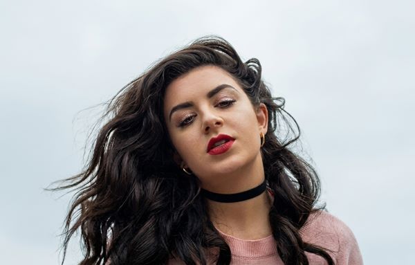 Martin Scorsese suma a Charli xcx en su próximo filme de terror gótico
