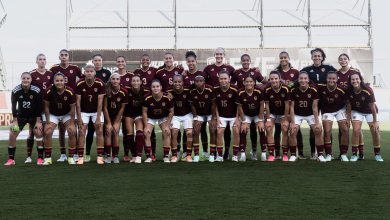 Vinotinto Femenina absoluta