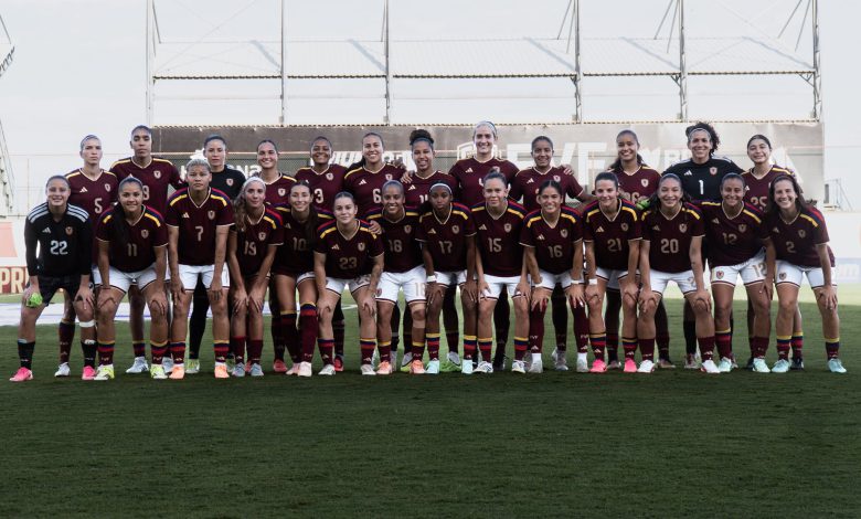 Vinotinto Femenina absoluta