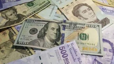 bolívares y dólares