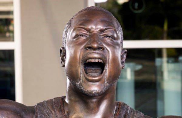 Los Miami Heat reemplazan el rostro de la estatua de Dwyane Wade